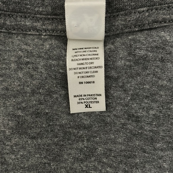 Marquette Basketball T-Shirt - Picture 3 of 3